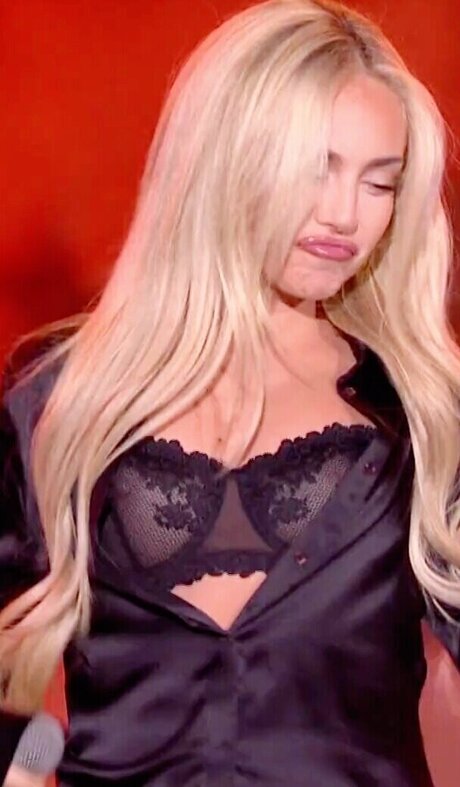 Ana Mena ポルノ女優 画像