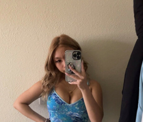 曲線美のランジェリーオンリーファンズ アートポルノ 写真