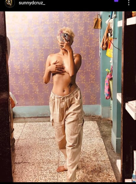 Sunnydcruz 裸のポルノスター 写真