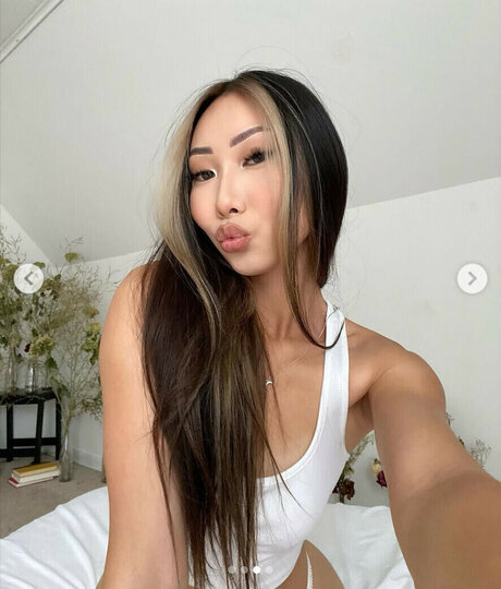 Ena Lor Hmong ヌードモデル ギャラリー