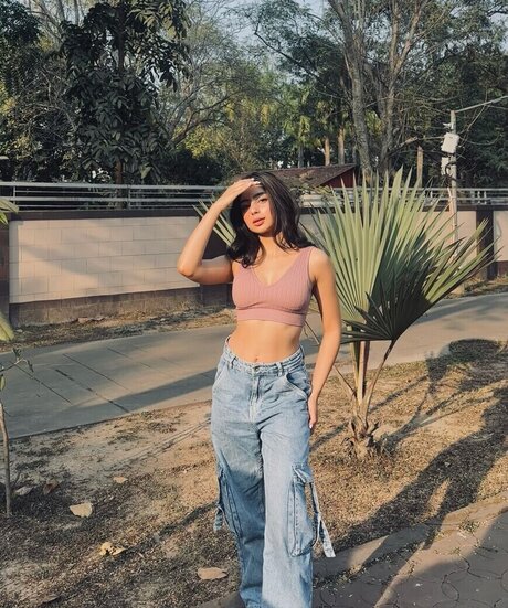 Exclusives Suhani Kapoor ヌード女優 ギャラリー