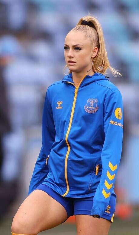 バン・オンリーファンズ 無料ヌード 画像