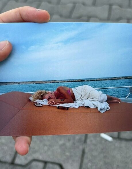 ニューハーフオンリーファン アダルト 写真