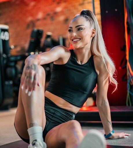 Alisha Lehmann エロティックなポルノスター ギャラリー