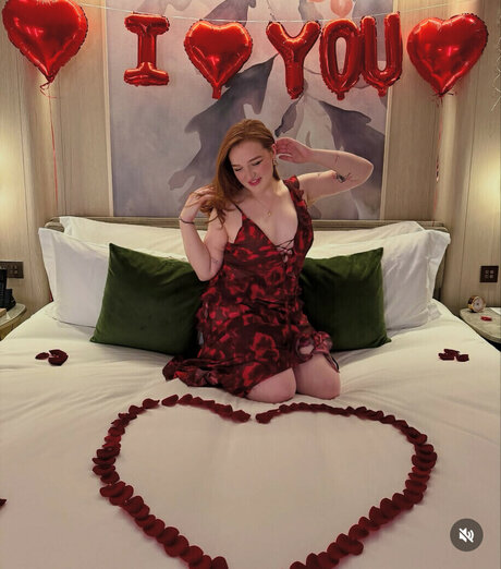 Eleanor Neale セクシーなスター 写真