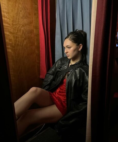 Dylan Troesken ヌード女優 画像