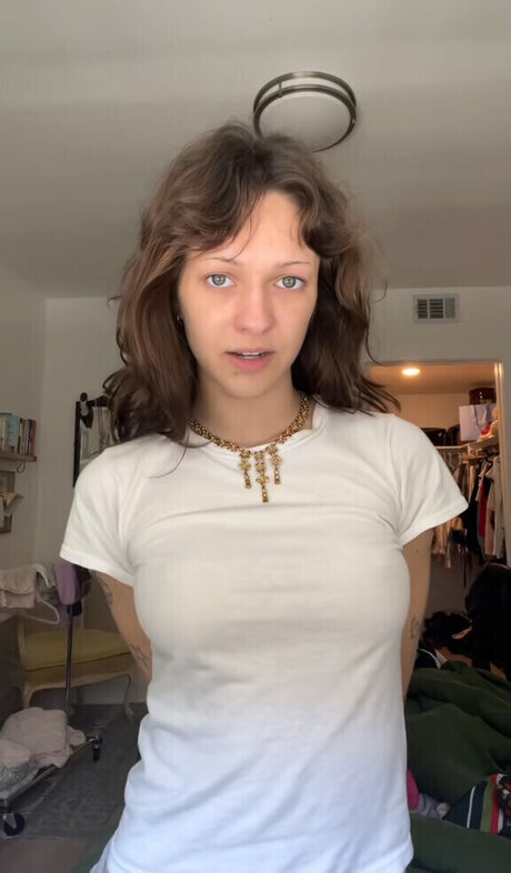 セクシーなブルネットのオンリーファンズ エロチック 写真