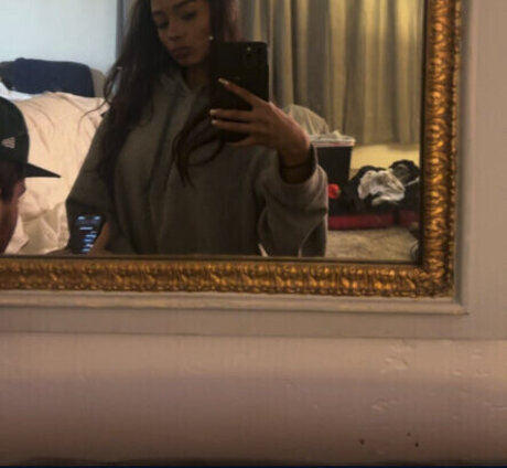 Juicyyyjoss 裸の女優 画像