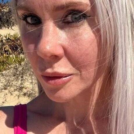 フェイシャルオンリーファンズ セクシー 画像