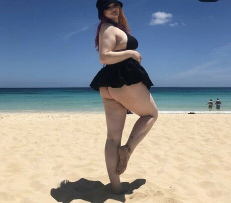 Ivy Riina アートスター 写真