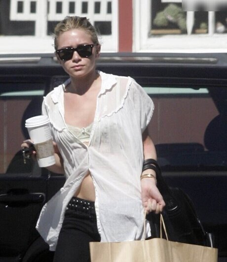 ティックトックスター オンリーファンズ 無料 画像