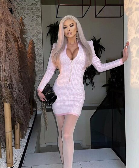 Adina Tatiana セクシー女優 写真