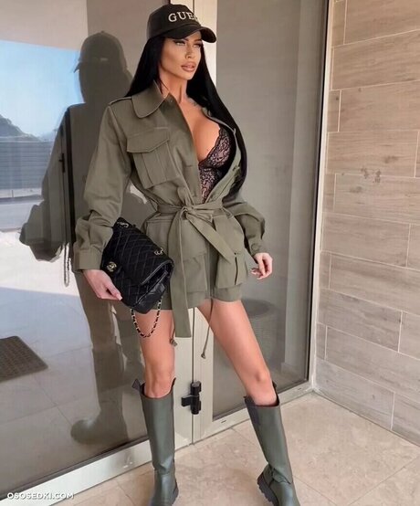 Adina Tatiana ホットスター 写真