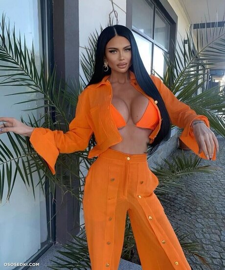 Adina Tatiana 裸の女優 写真