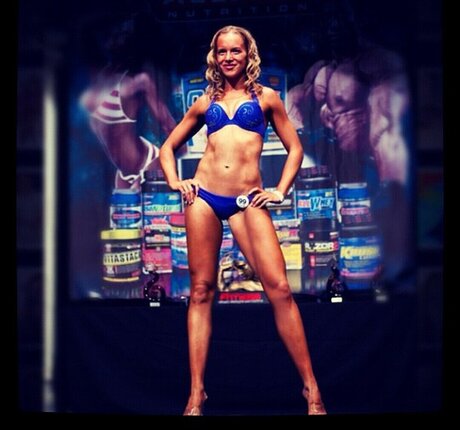 パイズリ オンリーファンズ ヌード 写真