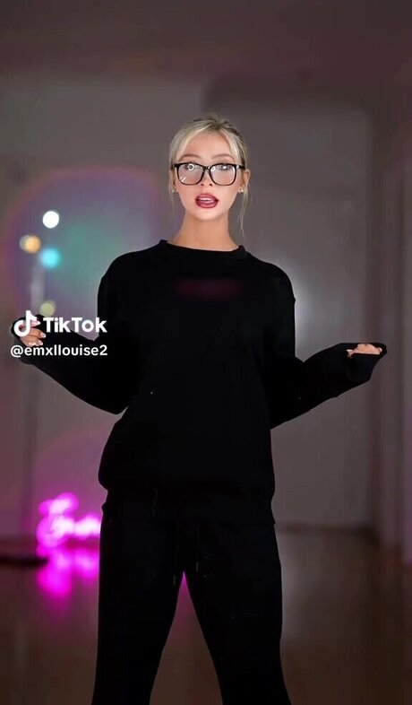 Emma Xlouise 素敵なモデル 画像