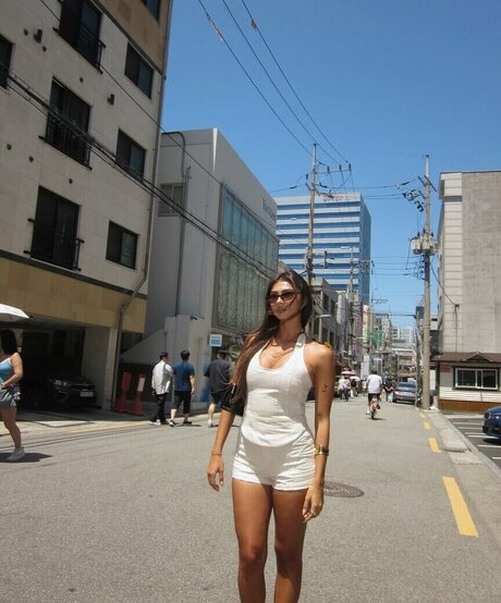 パイズリ オンリーファンズ ホット裸 写真