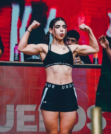 メコスジのオンリーファンズ 裸 写真