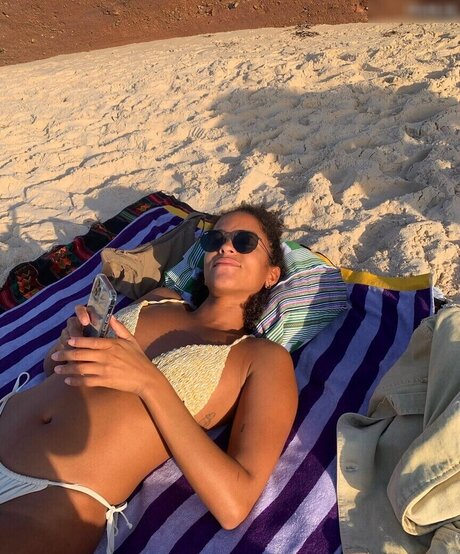 カーリーエボニーオンリーファンズ セックス ギャラリー