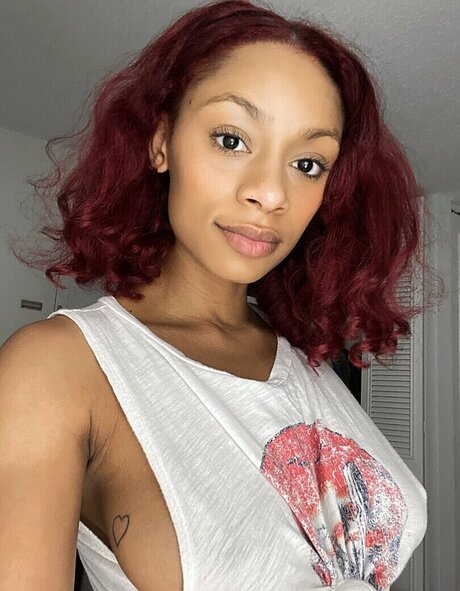 Tpnaomi 裸のモデル 画像