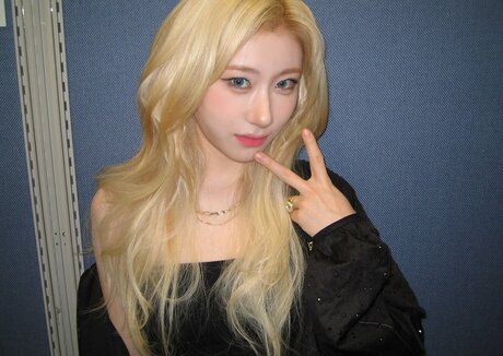 JOI オンリーファンズ セクシー 写真