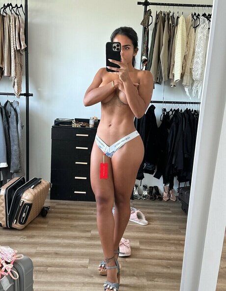 お尻を広げるオンリーファンズ アートxxx 写真