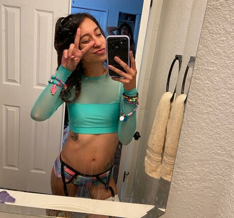 乳首オーガズム オンリーファンズ 美しいヌード 写真