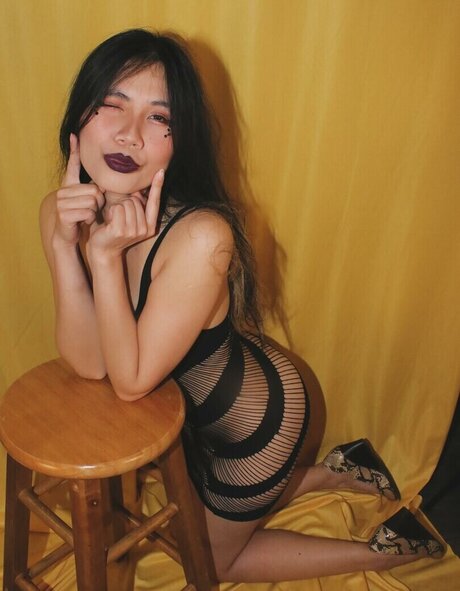 小さなおっぱいオンリーファンズ 無料ポルノ 写真