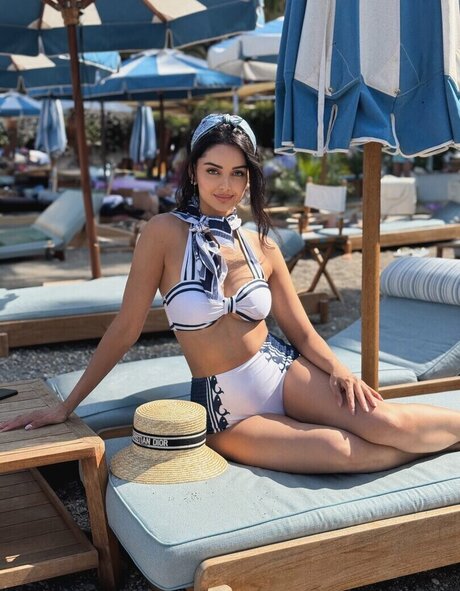 エモな痴女オンリーファンズ ヌード 写真