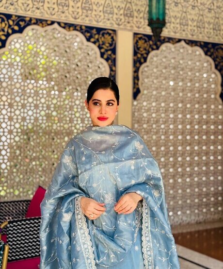 Urfi Javed セックスモデル 写真