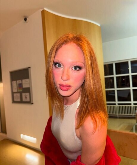 黒髪の熟女オンリーファンズ ポルノグラフィック 写真