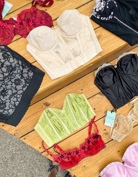 大学のアジア人オンリーファンズ 限定 画像