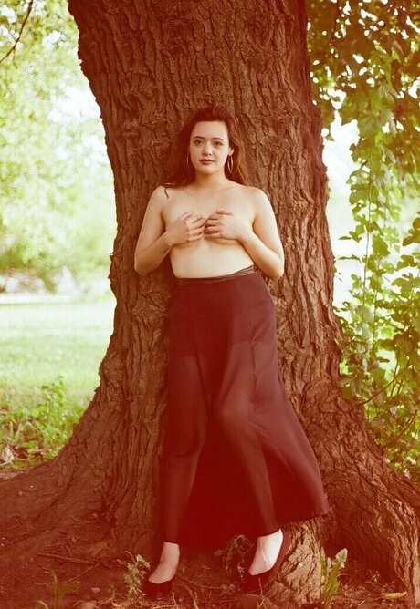 妊娠中のオンリーファンズ ホットヌード 画像