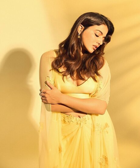 Wamiqa Gabbi アダルトスター ギャラリー