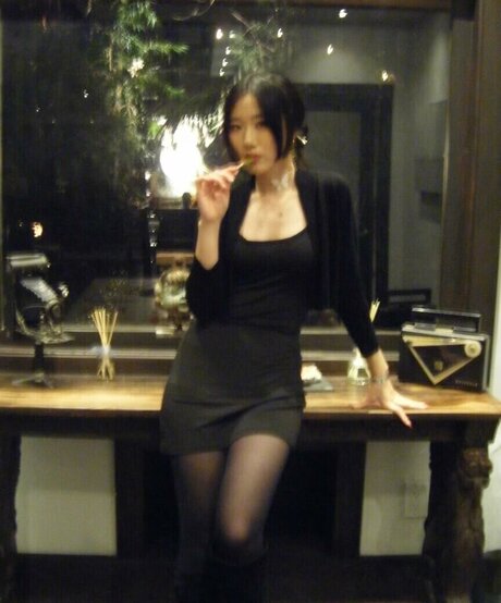 Lo3tus セクシーなポルノスター 画像