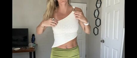 Beez ASMR 美しいポルノスター ギャラリー