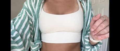 Beez ASMR ポルノスター 画像