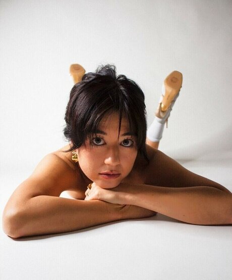 Jennifer Mika ヌードモデル 写真