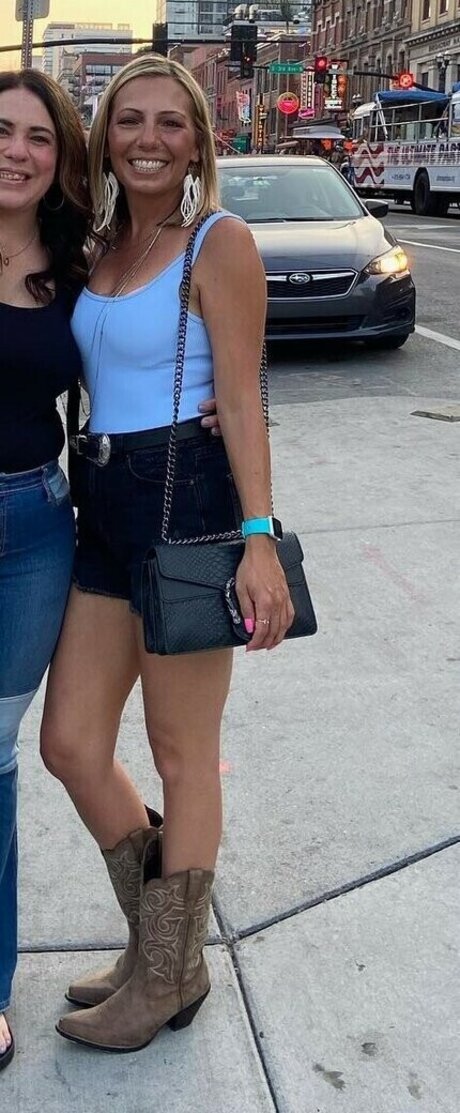 毛深いアジア人オンリーファンズ 美しいポルノ 写真