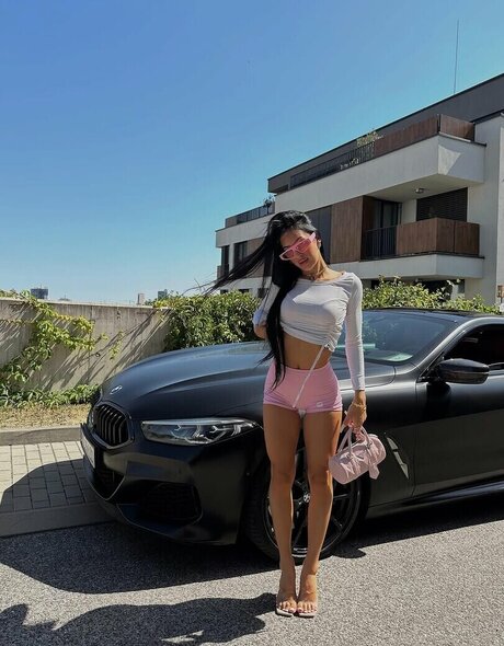 Nina Janova 限定モデル 写真