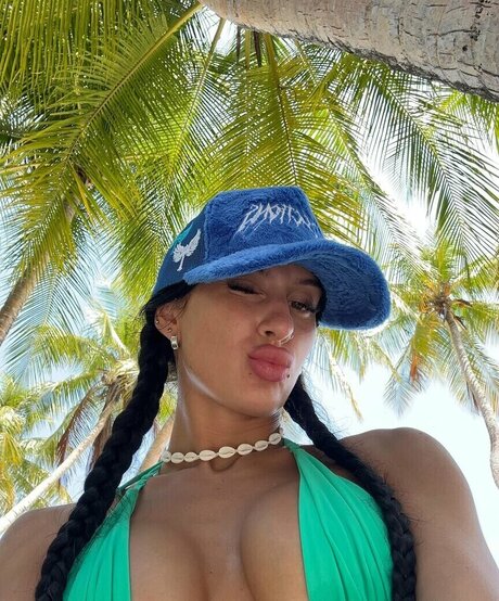 黒髪の熟女オンリーファンズ セクシーヌード 写真