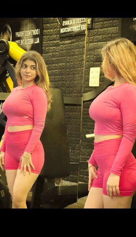 Riya Pandey ポルノスター ギャラリー