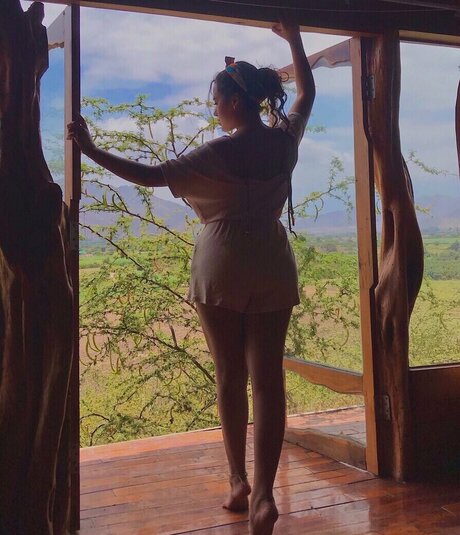 Camila Erika Montengro Rubina 写真集