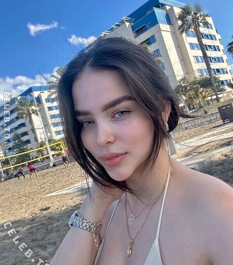 Sabrina Salvatierra スター ヌード 画像