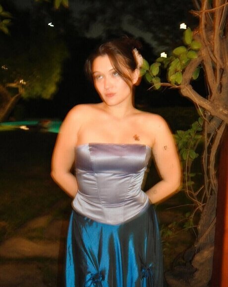 Isa Briones アダルトモデル 写真