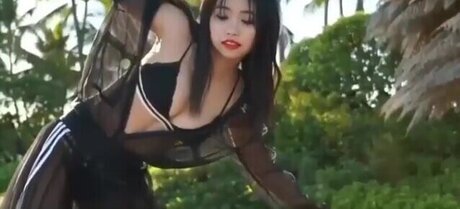 黒檀ペッギングオンリーファンズ セクシー裸 写真