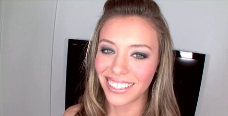 Kara Finley ポルノモデル ギャラリー