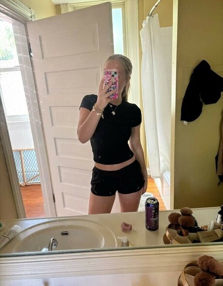 ニューハーフが男とセックスするオンリーファンズ ポルノグラフィック 写真