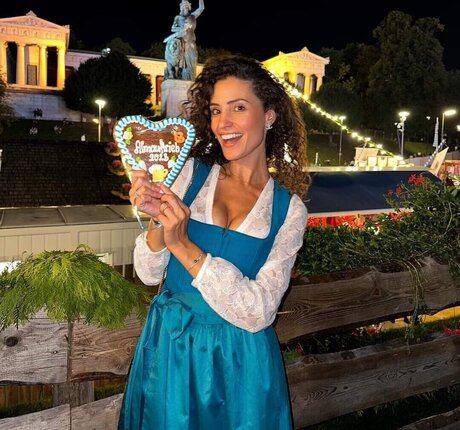 小さなおっぱいオンリーファンズ 美しい裸 画像