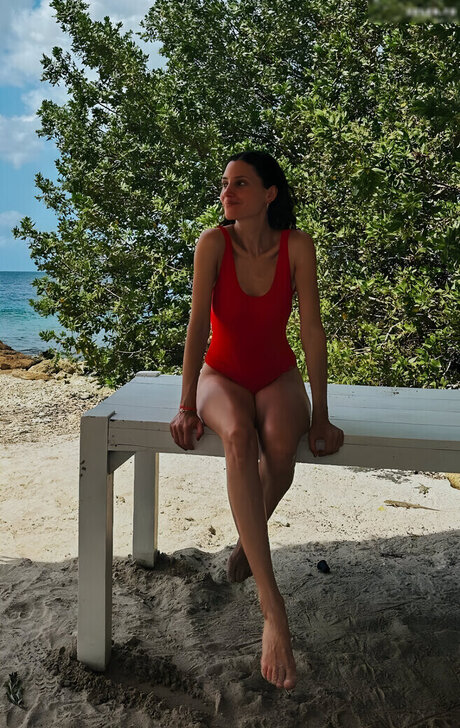 Nadine Menz 裸のモデル 画像